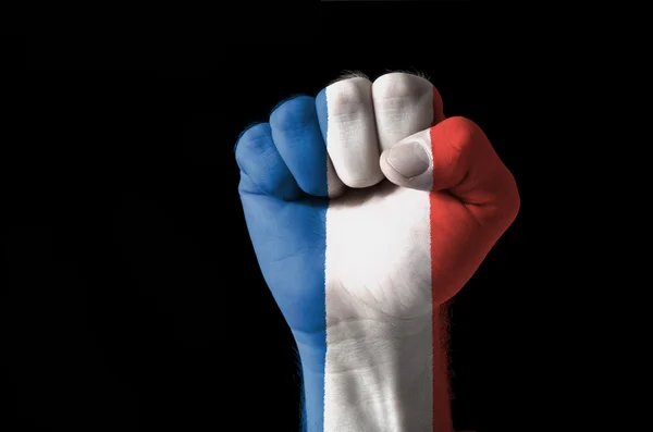 Кулак, окрашенный в цвета флага Франции — стоковое фото