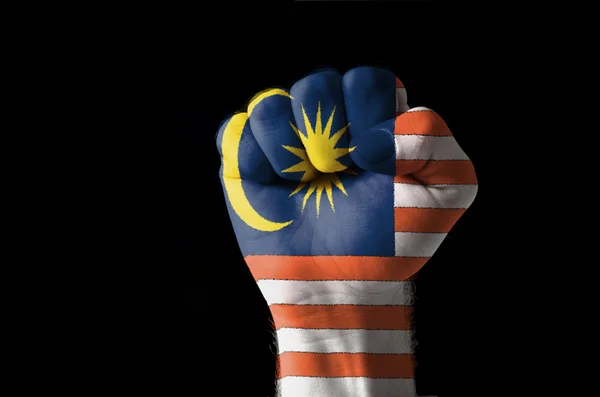 Näve målade i färgerna på malaysia flagga — Stockfoto