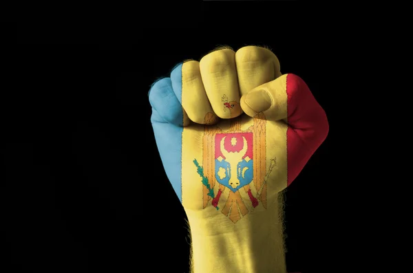 Punho pintado em cores da bandeira da Moldávia — Fotografia de Stock