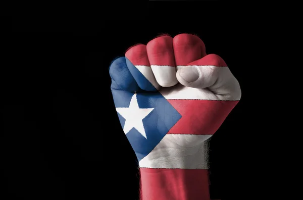 Puertorico bayrağı renklerde boyanmış yumruk — Stok fotoğraf