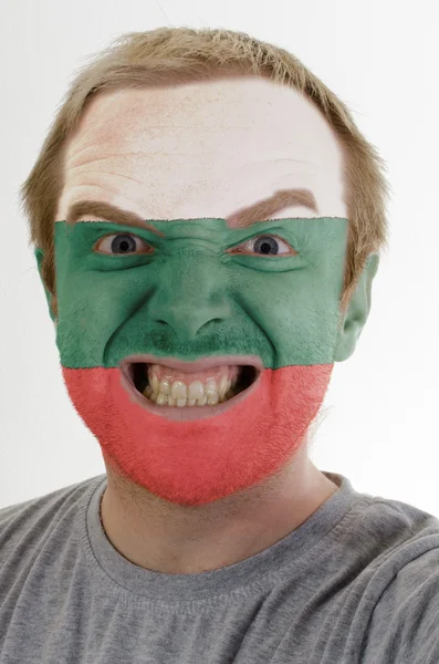 疯狂愤怒的人的脸上涂在保加利亚旗子的颜色 — 图库照片