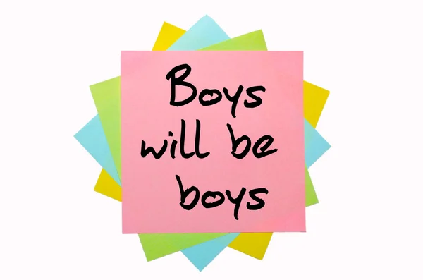 Sprichwort "Jungs werden Jungs sein" steht auf einem Bündel klebriger Zettel — Stockfoto