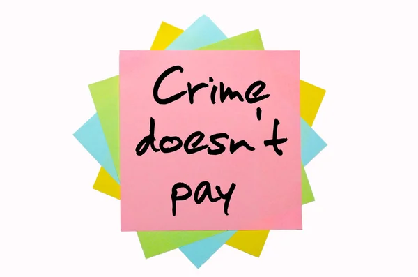 Proverb "Crime doesn't pay" written on bunch of sticky notes — Stock Photo, Image