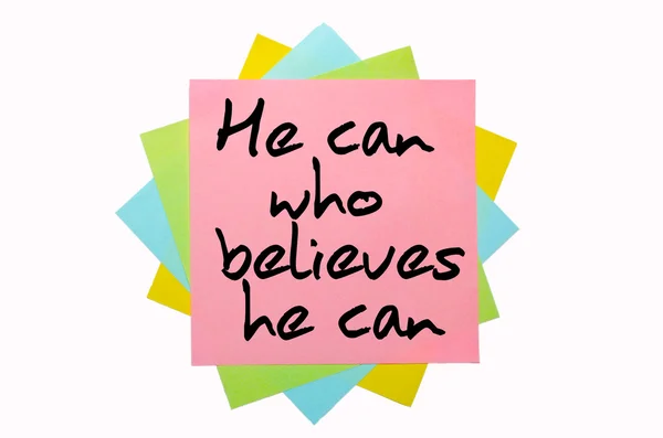 Proverbio "Lui può chi crede di poter" scritto su mazzo di bastone — Foto Stock