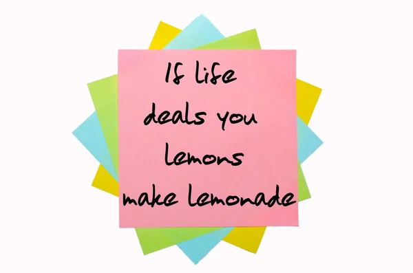 Atasözü "hayat sana limon, fırsatlar olun limonata" b yazılmış — Stok fotoğraf