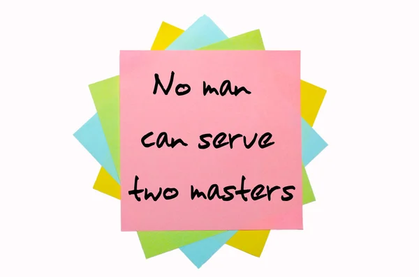 Proverbo "Nessun uomo può servire due padroni" scritto su mazzo di sti — Foto Stock