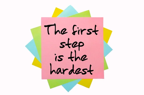Przysłowie "pierwszy krok jest najtrudniejszy" napisane na kilka st — Zdjęcie stockowe