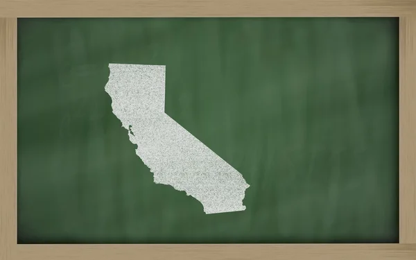 Mapa do contorno da Califórnia em quadro-negro — Fotografia de Stock