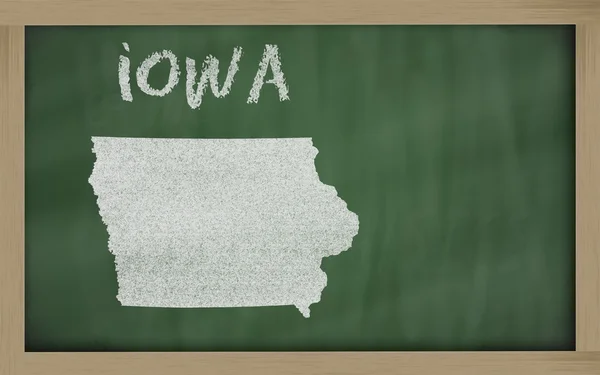 黑板上的爱荷华州大纲地图 — 图库照片