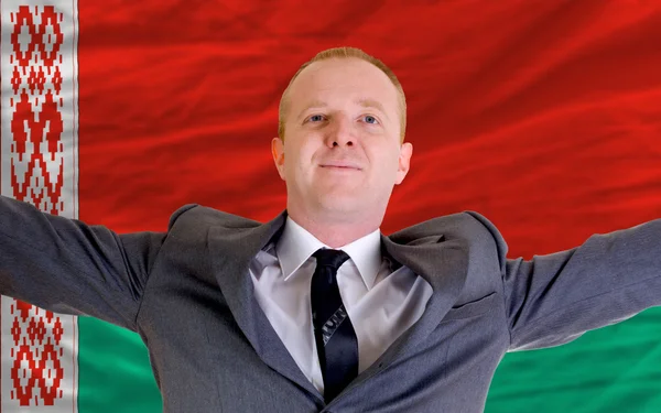 Empresário feliz por causa do investimento rentável em belarus st — Fotografia de Stock