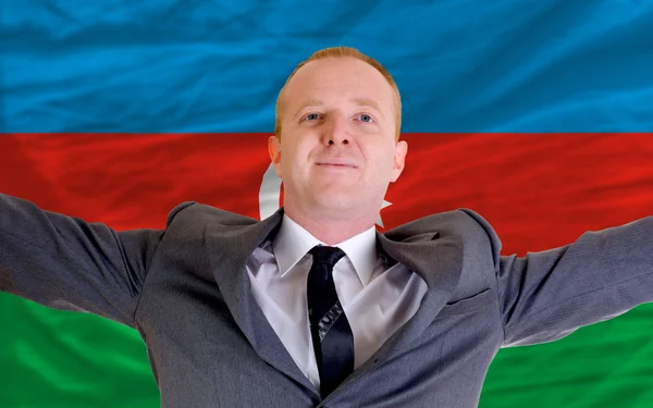 Glad affärsman på grund av lönsam investering i Azerbajdzjan — Stockfoto