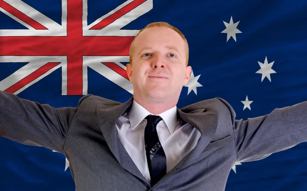 Счастливый бизнесмен благодаря выгодным инвестициям в Австралию — стоковое фото