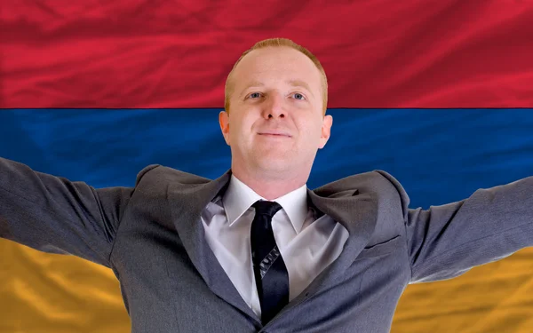 Glücklicher Geschäftsmann wegen profitabler Investitionen in Armenien — Stockfoto