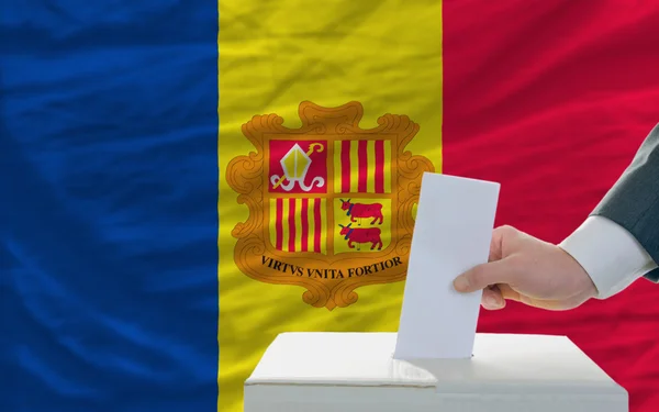 Мужское голосование на выборах в Андоре — стоковое фото