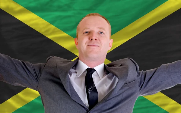 Glad affärsman på grund av lönsamma investeringar i jamaica st — Stockfoto