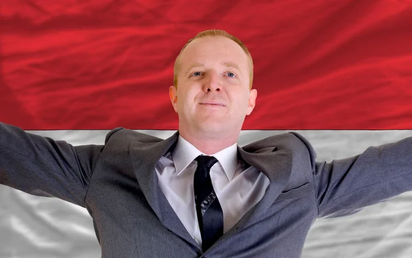 Glücklicher Geschäftsmann wegen profitabler Investition in Indonesien — Stockfoto