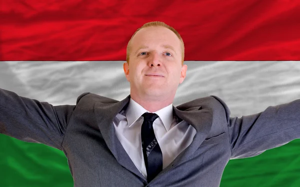 Gelukkig zakenman vanwege rendabele investering in Hongarije st — Stockfoto