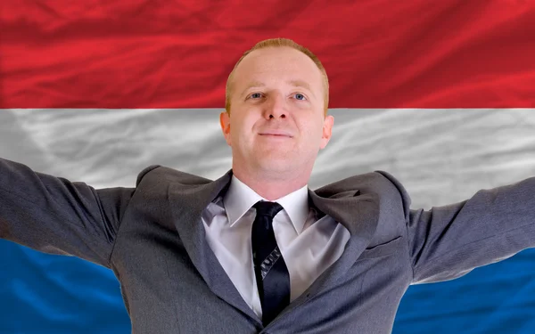 オランダ st で収益性の高い投資のための幸せなビジネスマン — ストック写真