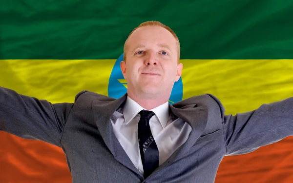 Glad affärsman på grund av lönsam investering i Etiopien s — Stockfoto