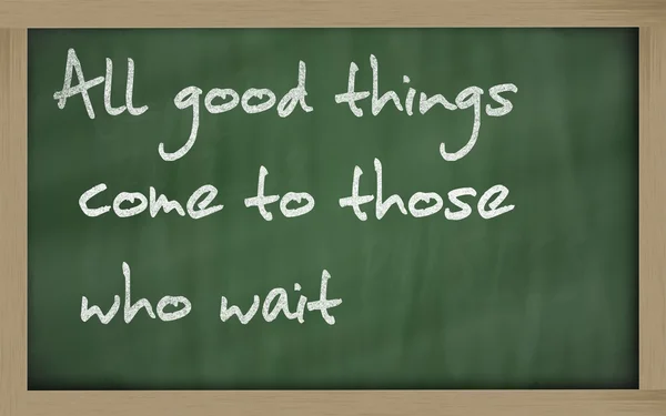 " Alle goede dingen komen naar degenen die wachten "geschreven op een blackboa — Stockfoto