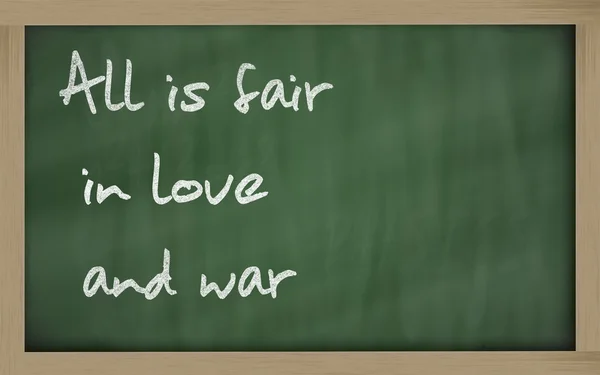 " alles ist fair in Liebe und Krieg "steht auf einer Tafel geschrieben — Stockfoto