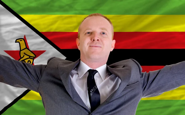 Gelukkig zakenman vanwege rendabele investering in zimbabwe s — Stockfoto