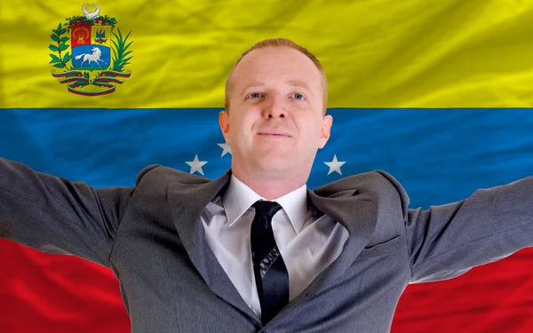 Glad affärsman på grund av lönsam investering i venezuela — Stockfoto