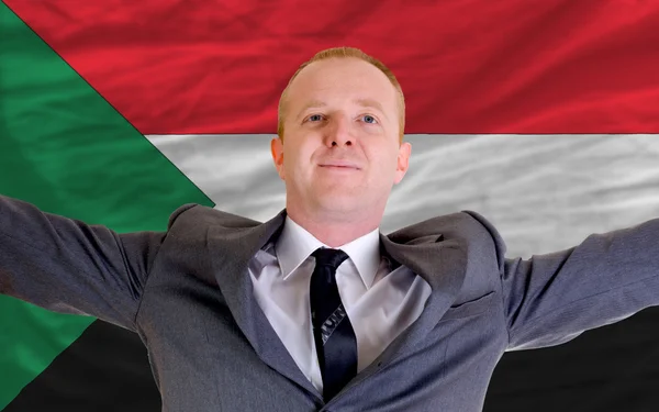 Glücklicher Geschäftsmann wegen profitabler Investition in sudan stan — Stockfoto