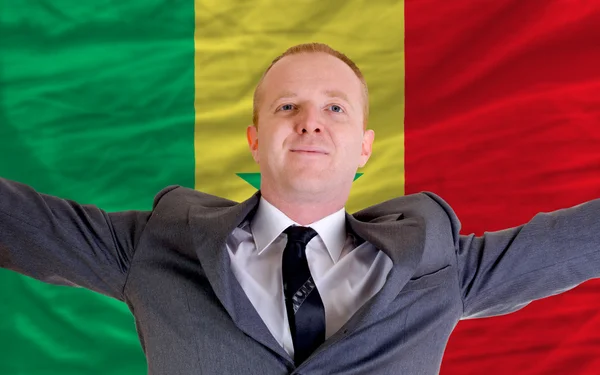 Счастливый бизнесмен благодаря выгодным инвестициям в Сенегал — стоковое фото