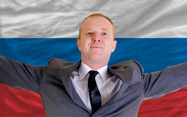 Счастливый бизнесмен благодаря выгодным инвестициям в Россию — стоковое фото