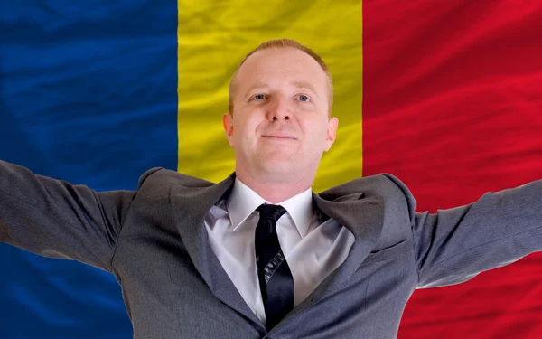 Homme d'affaires heureux en raison de l'investissement rentable dans la Roumanie st — Photo