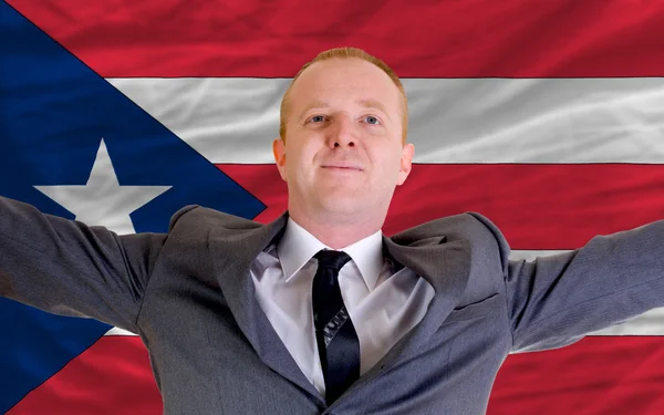 Gelukkig zakenman vanwege rendabele investering in puertorico — Stockfoto