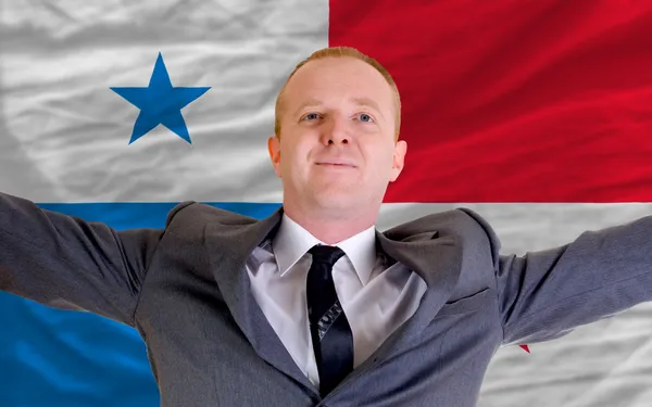 Biznesmen szczęśliwy z powodu zyskowną inwestycję w Panamie sta — Zdjęcie stockowe