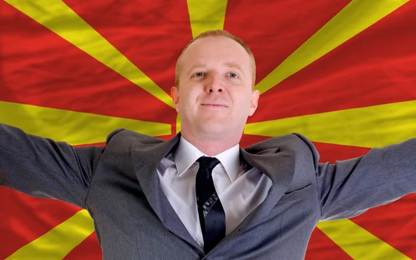 Glad affärsman på grund av lönsam investering i Makedonien — Stockfoto