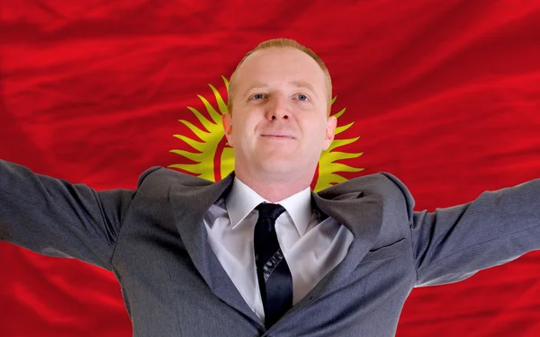 Biznesmen szczęśliwy z powodu zyskowną inwestycję w kyrghyzsta — Zdjęcie stockowe