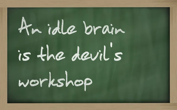 " Праздничный мозг - это дьявольская мастерская ", написанная на черном — стоковое фото
