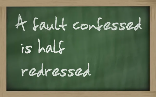 " Un error confesado está medio reparado "escrito en una pizarra — Foto de Stock
