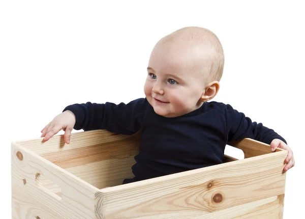 Kisgyermek fadobozban — Stock Fotó