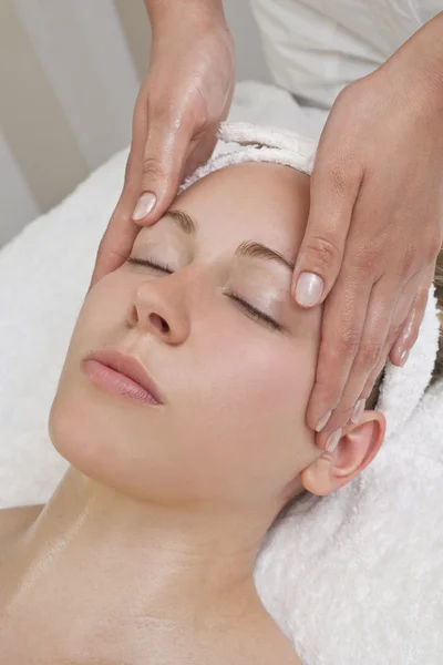 Avslappnande massage — Stockfoto