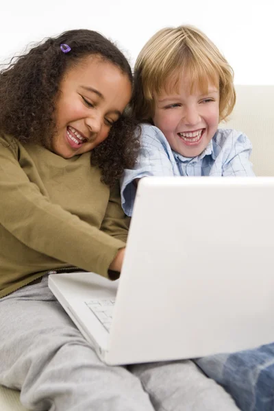 Barn på internet — Stockfoto