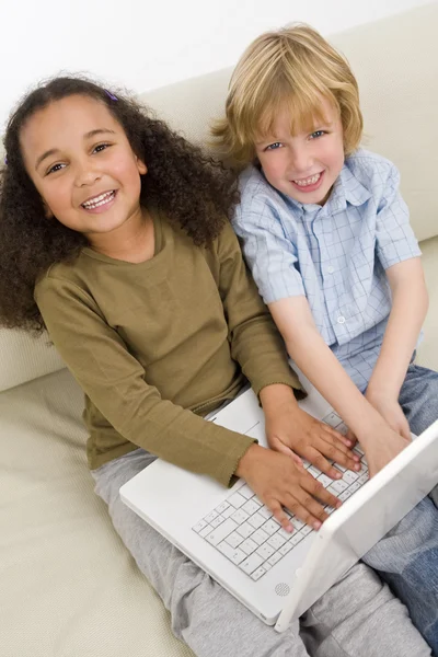 Niños en Internet — Foto de Stock