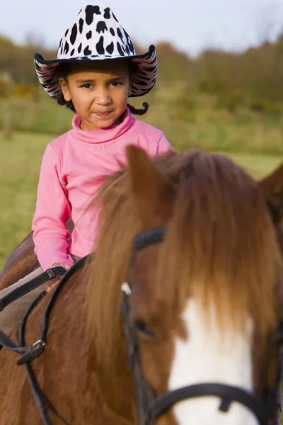 Cowgirl in opleiding — Stockfoto