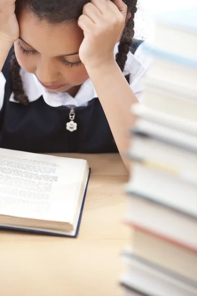 Pretty Young School Girl Reading A Book — Stock Photo, Image