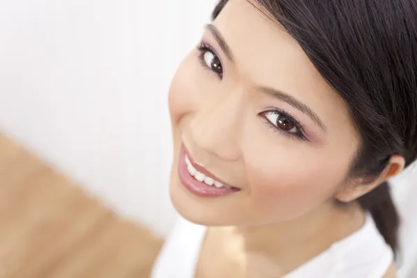 Close Up Ritratto Bella giovane asiatica donna cinese — Foto Stock