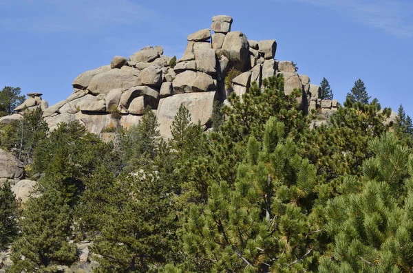En kulle att balansera stenar — Stockfoto