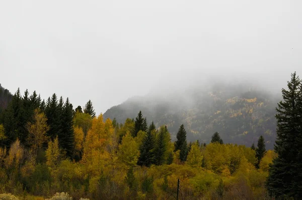 Nuvens de montanha — Fotografia de Stock