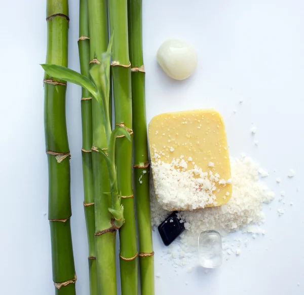 Bambú, cristales, minerales y jabón — Foto de Stock