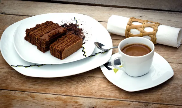 Κέικ σοκολάτας και το φλιτζάνι του καφέ — Φωτογραφία Αρχείου