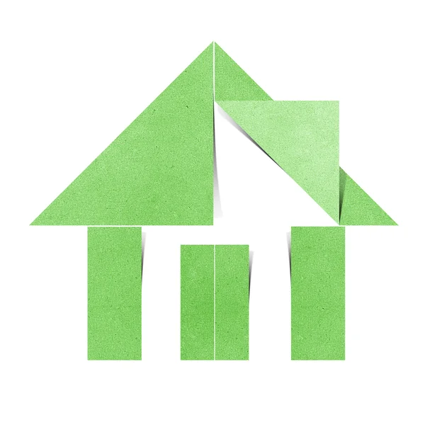 Haus Origami Recyclingpapier auf weißem Hintergrund — Stockfoto