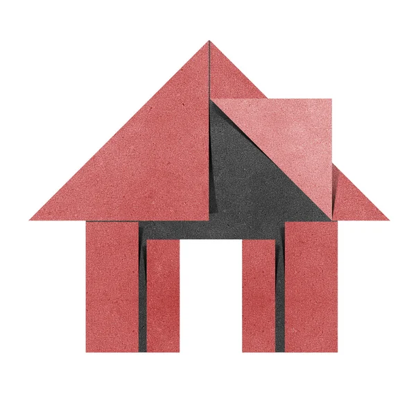 Dům recyklovaný origami papercraft na bílém pozadí — Stock fotografie